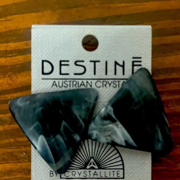 Vintage large triangular black plastic earrings - Picture 1 of 2